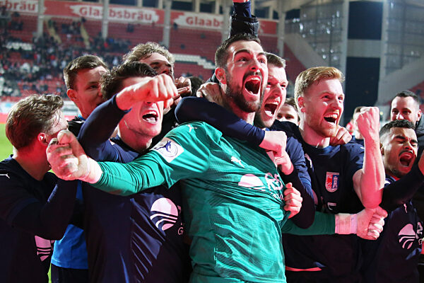 Fussball Hessenpokal Halbfinale Kickers Offenbach - SG Barockstadt Fulda-Lehnerz