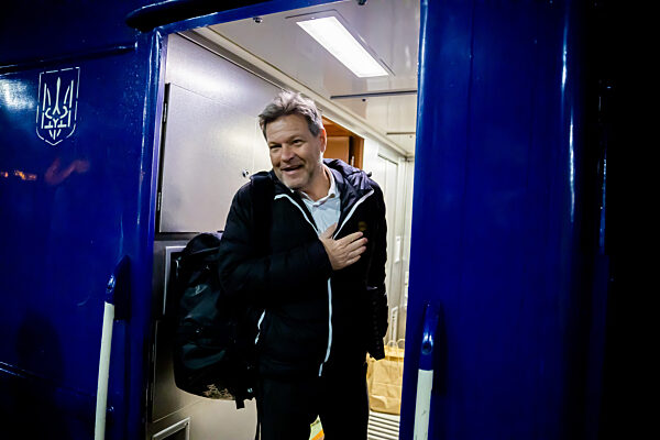 Ukraine-Krieg - Vizekanzler Habeck in der Ukraine