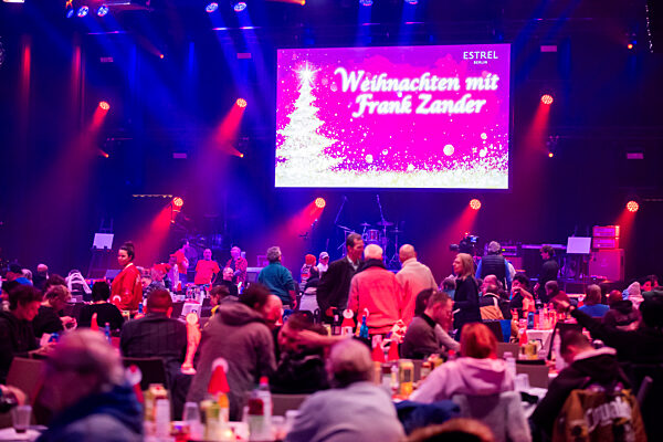 Frank Zanders 29. Weihnachtsfeier für Obdachlose und Bedürftige