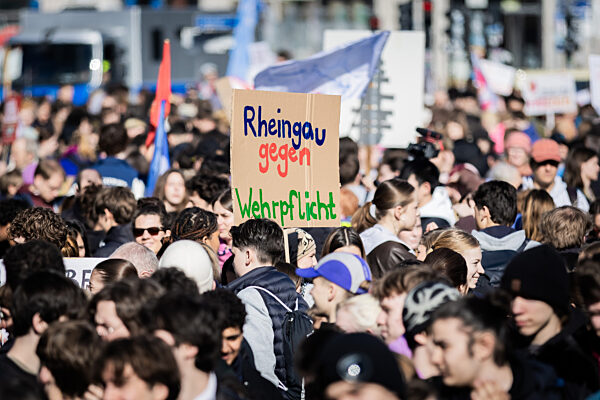 Bundesweiter Schulstreik gegen Wehrpflicht - Berlin