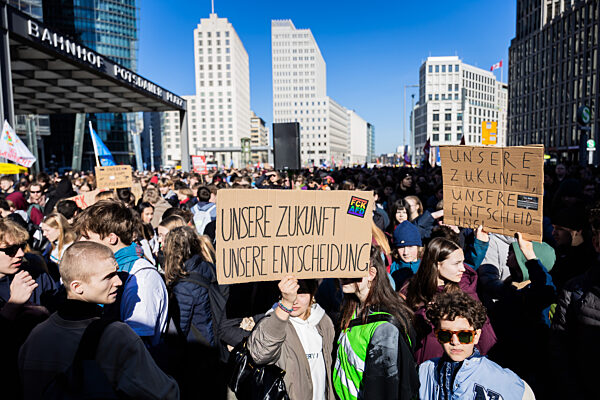 Bundesweiter Schulstreik gegen Wehrpflicht - Berlin