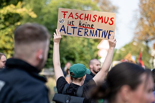 Protest gegen Wahlparty von AfD-Unterstützern
