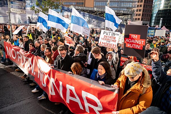 Antikriegsdemonstration der russischen Opposition in Berlin