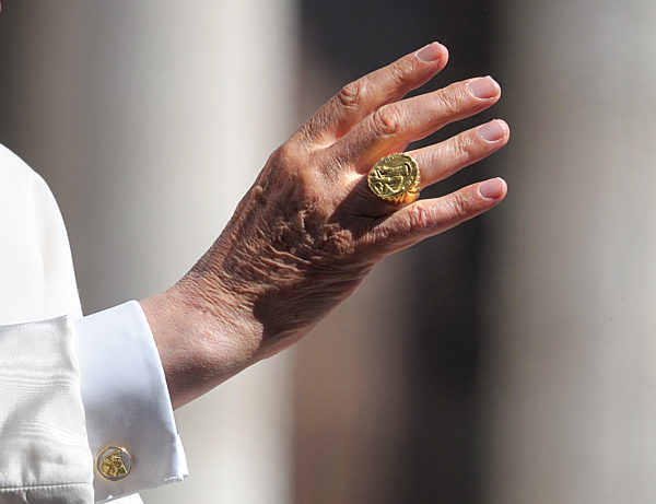 Collected some of the most interesting pictures of the Pope to the end of his pontificate illustrated That will be the end of February 28, 2013