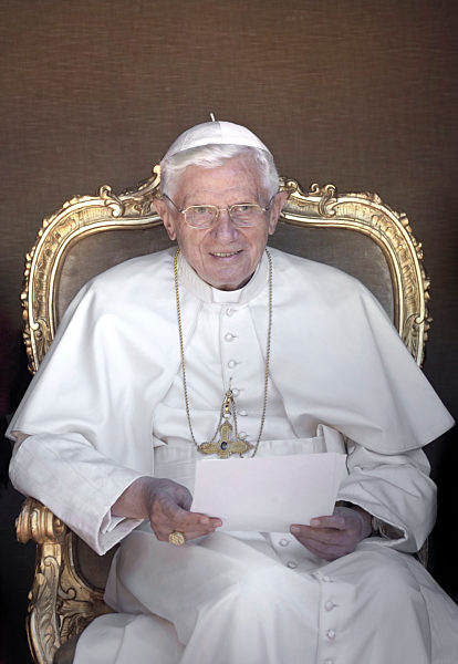 Collected some of the most interesting pictures of the Pope to the end of his pontificate illustrated That will be the end of February 28, 2013