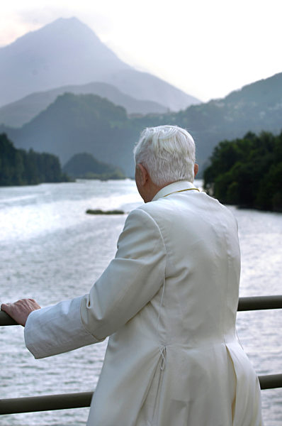 Collected some of the most interesting pictures of the Pope to the end of his pontificate illustrated That will be the end of February 28, 2013