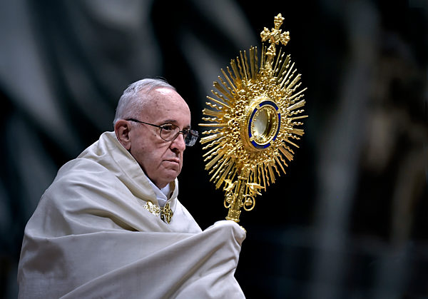 Pope Francis celebrates the Vespers and Te Deum prayers in Saint Peter's Basilica at the Vatican on December 31, 2015