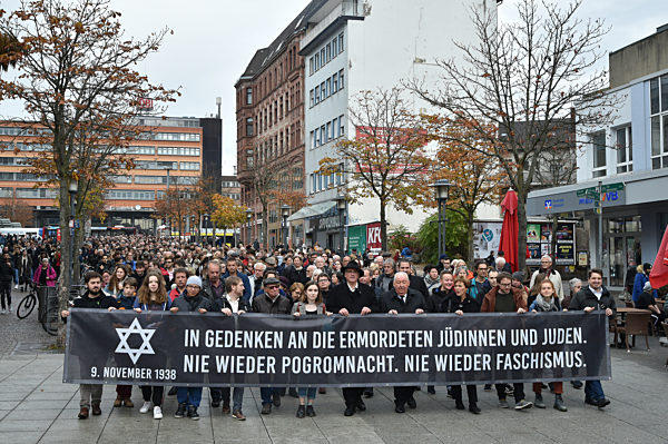 Marsch zur Reichspogromnacht