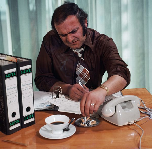 Raucher im Büro, 70er Jahre