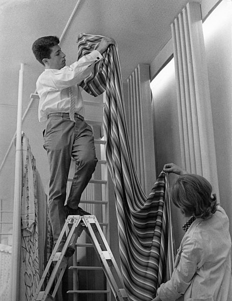 Innenausstatter bei der Arbeit