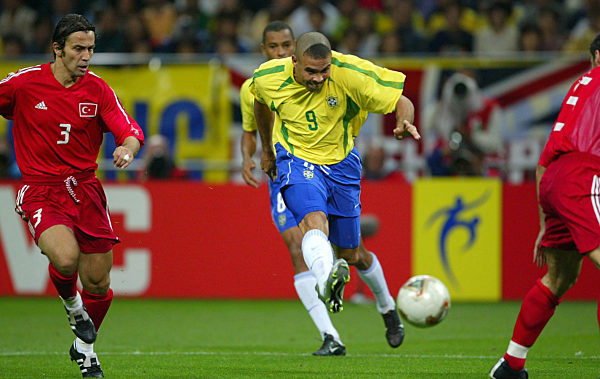 FUSSBALL Weltmeisterschaft Tor Ronaldo Brasilien vs. Tuerkei Halbfinale