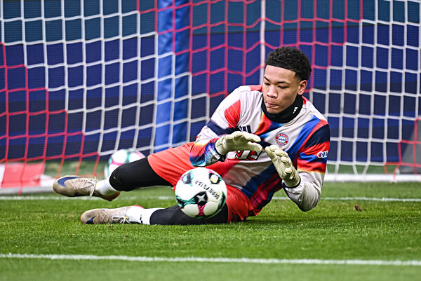 Fussball 25/26 Testspiel: FC Salzburg - FC Bayern Muenchen