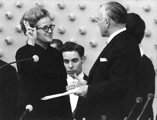 Käte Strobel als Bundesgesundheitsministerin vereidigt