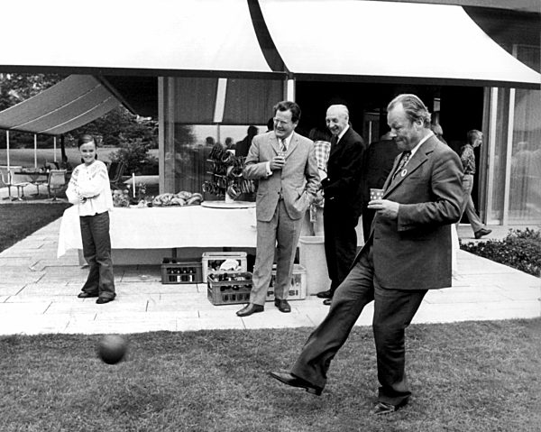 German chancellor Brandt hosts children's festival in Bonn