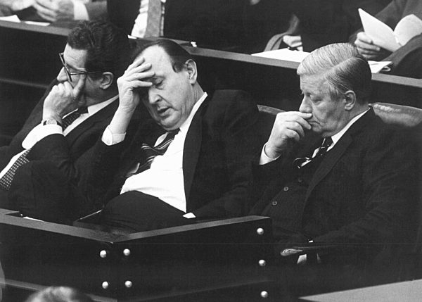 Müde Politiker im Bundestag