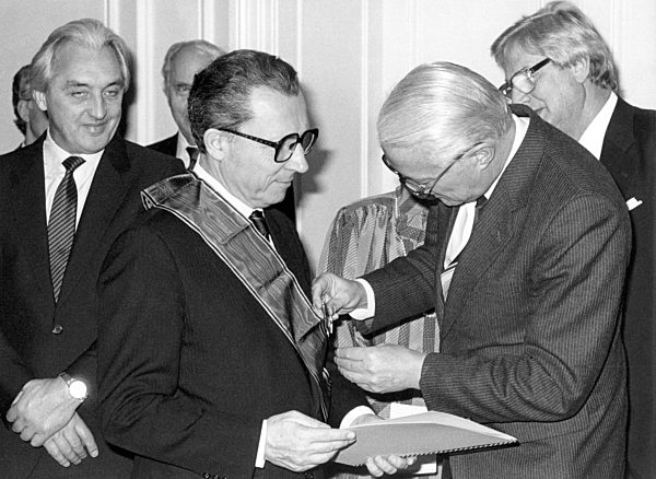 Delors awarded with the Great Cross of Merit