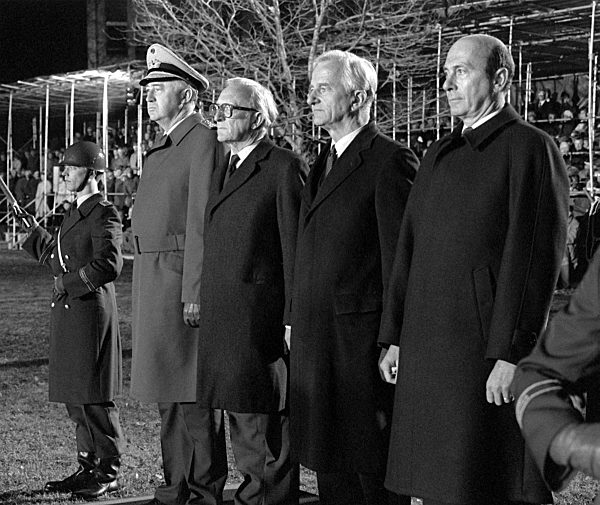 Bundeswehr feiert ihren 30. Geburtstag