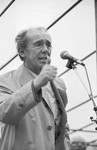 Heinrich Böll bei Friedensdemo in Bonn