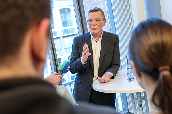 Schülerinnen und Schüler treffen Bremer Spitzenkandidaten