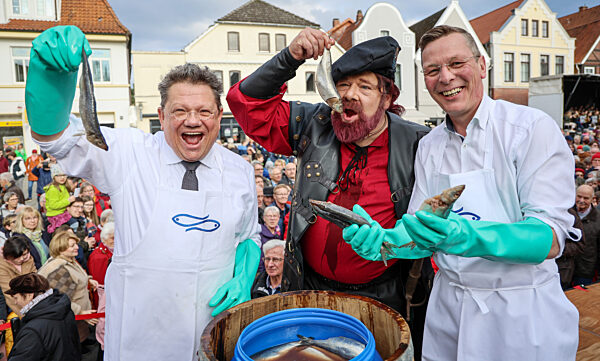 Lätare-Spende auf dem Marktplatz in Verden