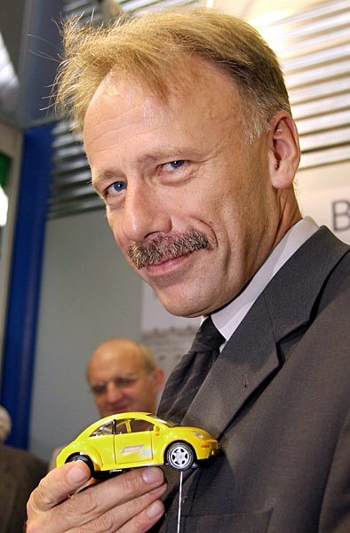 Umweltminister Trittin wirbt auf der IAA für Erdgasautos