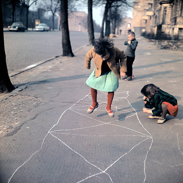 DDR - Kinder spielen Hopse