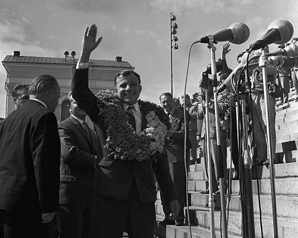 Der sowjetische Kosmonaut Juri Gagarin, der erste Mensch im Weltall...