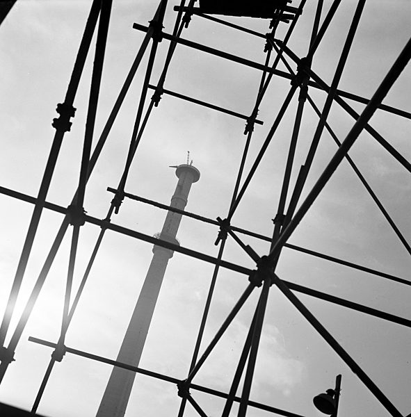 DDR - Fernsehturm im Bau