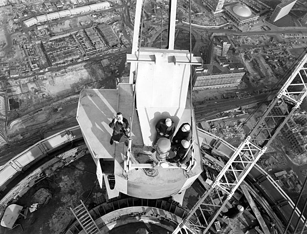 DDR - Fernsehturm Berlin im Bau