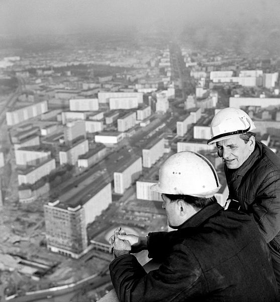 DDR - Fernsehturm Berlin im Bau