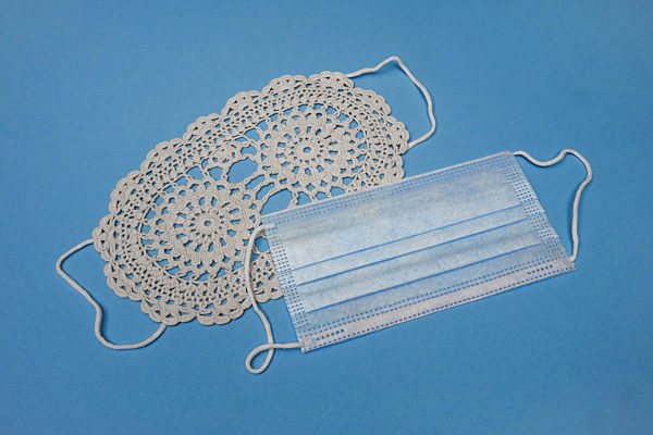 Deckchen als Mundschutz