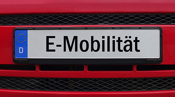 Autokennzeichen mit Schriftzug E Mobilitaet