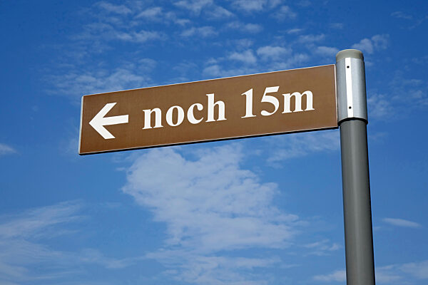 Wegweiser mit noch 15m