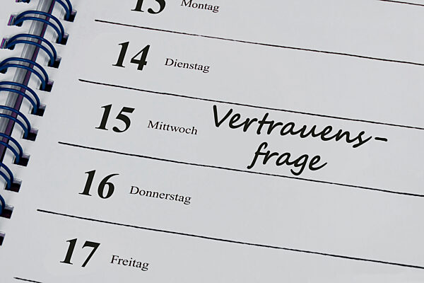 Kalender mit Schriftzug Vertrauensfrage