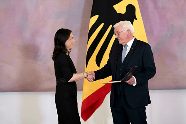 Annalena Baerbock, Steinmeier - Entlassung der Regierung