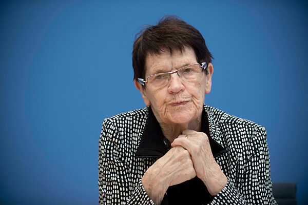 Prof. Rita Suessmuth, Polen-Denkmal Initiative