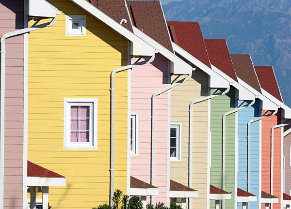 Bunte Hausfassaden in Belek