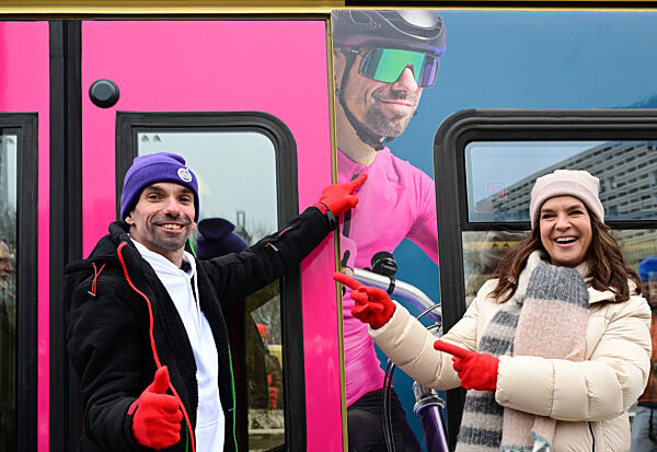 S-Bahnzug im Design der Special Olympics