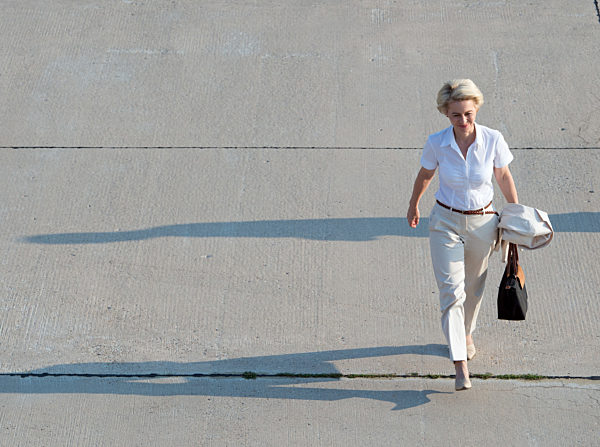 Von der Leyen besucht Bundeswehr auf Sizilien