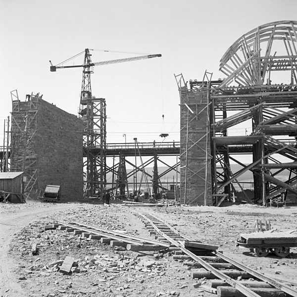 Bau einer Brücke der Reichsautobahn bei Bückeburg; Deutschland 1930er Jahre. Constructing a bridge for Reichsautobahn highway near Bueckeburg; Germany 1930s.