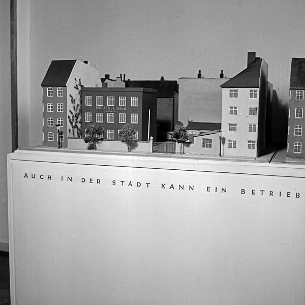 Ausstellung zu geplanter Architektur im nationalsozialistischen Deutschland 1930er Jahre