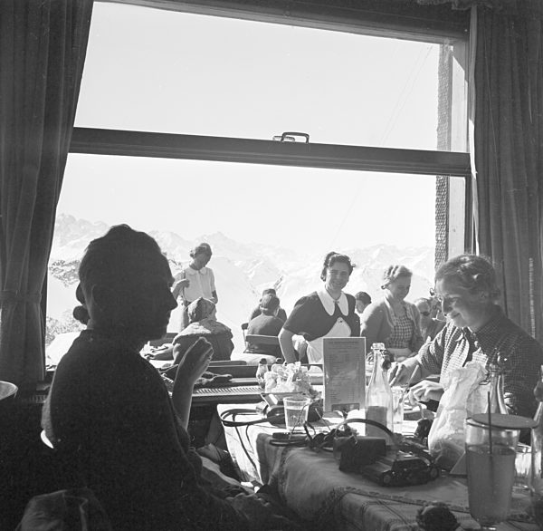 Ein Ausflug in ein Skigebiet in Bayern; Deutsches Reich 1930er Jahre. A trip to a Ski region in Bavaria ; Germany 1930s.