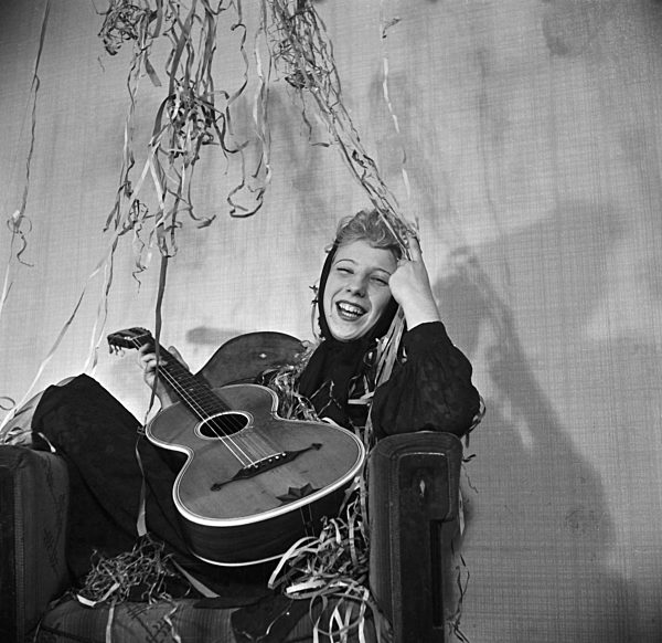 Gast einer Silvesterparty; Deutsches Reich 1930er Jahre. Guest of a New Year's Eve party; Germany 1930s.