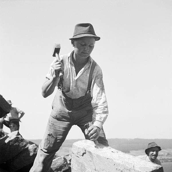 Bau einer Brücke der Reichsautobahn bei Bückeburg; Deutschland 1930er Jahre. Constructing a bridge for Reichsautobahn highway near Bueckeburg; Germany 1930s.