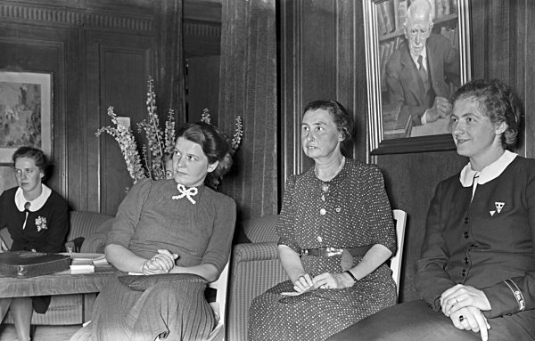 Empfang bei der Reichsfrauenführerin Gertrud Scholtz Klink; Deutschland 1940er Jahre