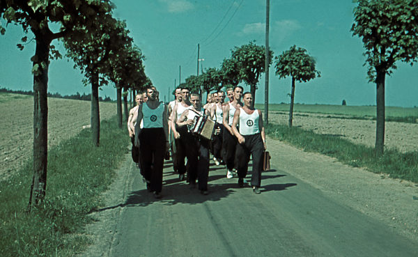 Eine Riege von Turnern der KdF; Deutschland 1930er Jahre