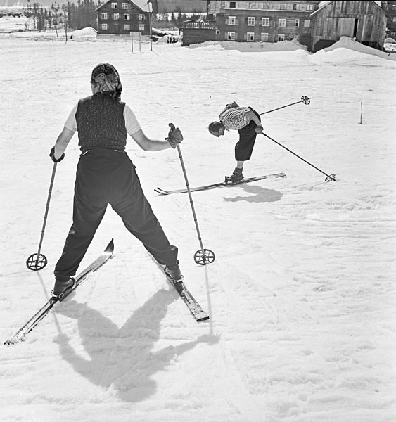 Ein Ausflug in ein Skigebiet in Bayern; Deutsches Reich 1930er Jahre. A trip to a Ski region in Bavaria; Germany 1930s.