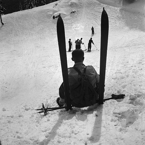 Skiausflug nach Immenstadt im Allgäu; Deutschland 1930er Jahre. Skiing vacation to Immenstadt in the Allgaeu area; Germany 1930s.
