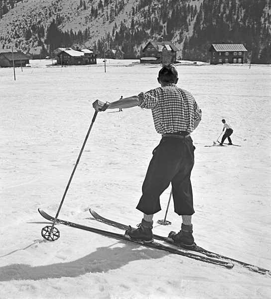 Ein Ausflug in ein Skigebiet in Bayern; Deutsches Reich 1930er Jahre. A trip to a Ski region in Bavaria; Germany 1930s.