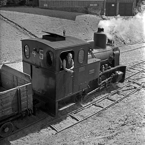 Original-Bildunterschrift: Reichsautobahnzubringer Berlin - Eine der vielen Transportlokomotiven bei der Fertigstellung des Zubringers im kriegsjahr 1940. Motor feeder at Reichsautobahn highway - one of the countless tranport locomotives at continuous cons